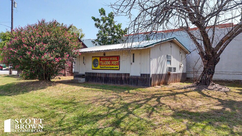More Photos Of 108 W Hughes St, Collinsville Freestanding For Lease