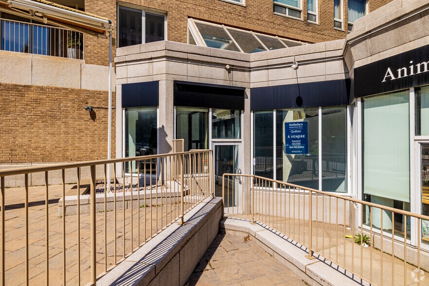 More Photos Of 1 Av Wood, Westmount Apartments For Sale