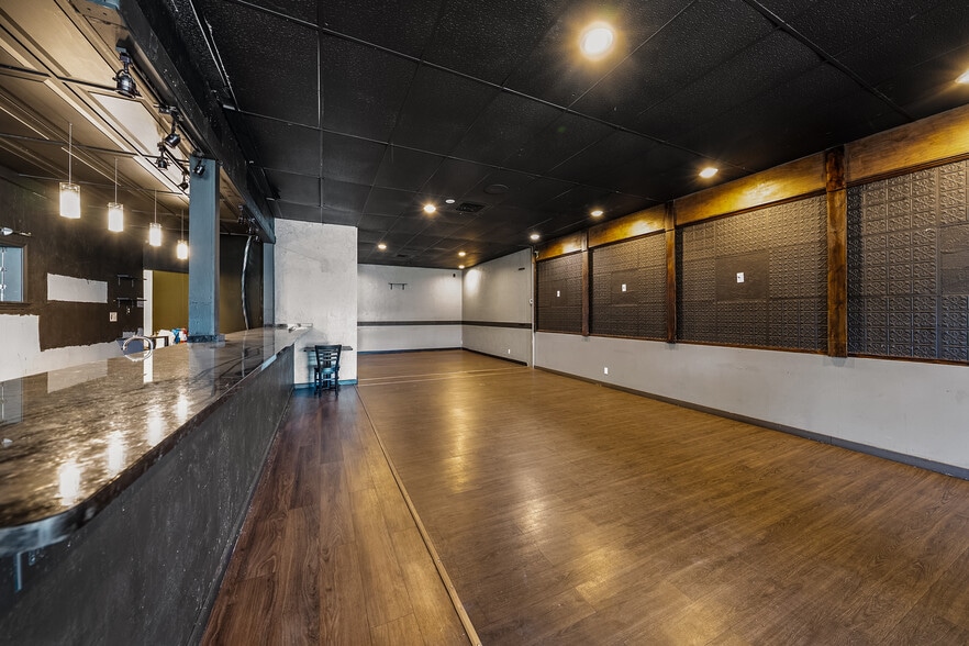 More Photos Of 2345 Ashland St, Ashland Freestanding For Lease