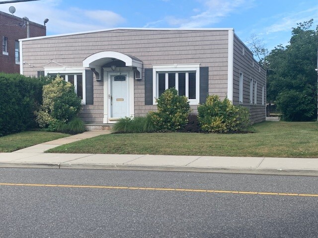 Primary Photo Of 12 Bank Ave, Smithtown Office For Lease