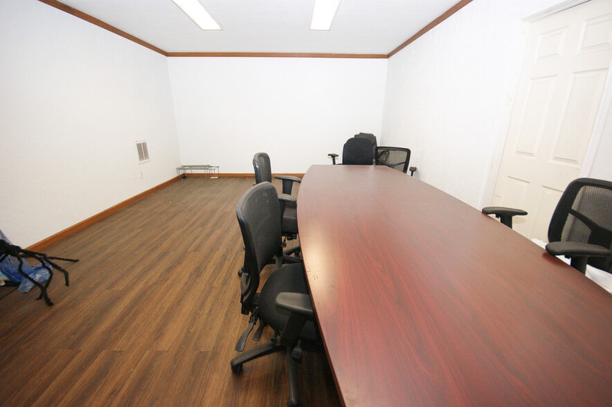 More Photos Of 907 Dumont St, South Houston Warehouse For Sale