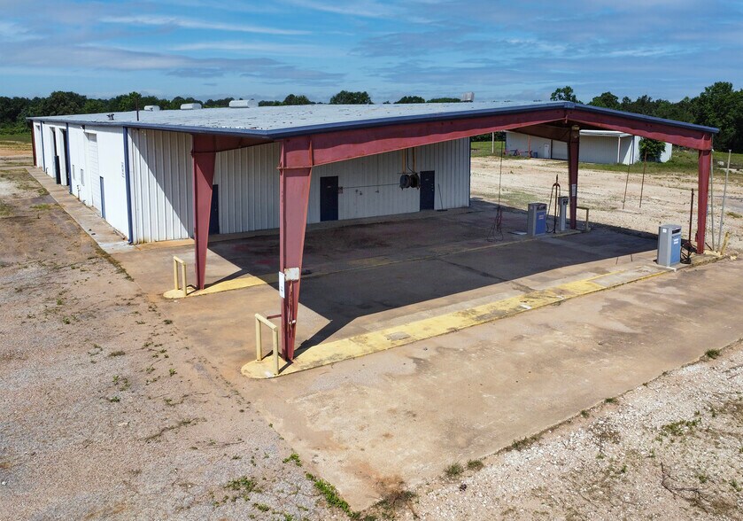 More Photos Of 5425 W Oak St, Palestine Flex For Lease