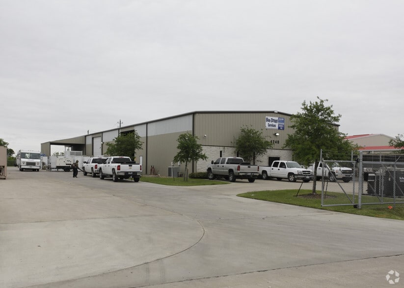 More Photos Of 4240 South Dr, Houston Warehouse For Lease