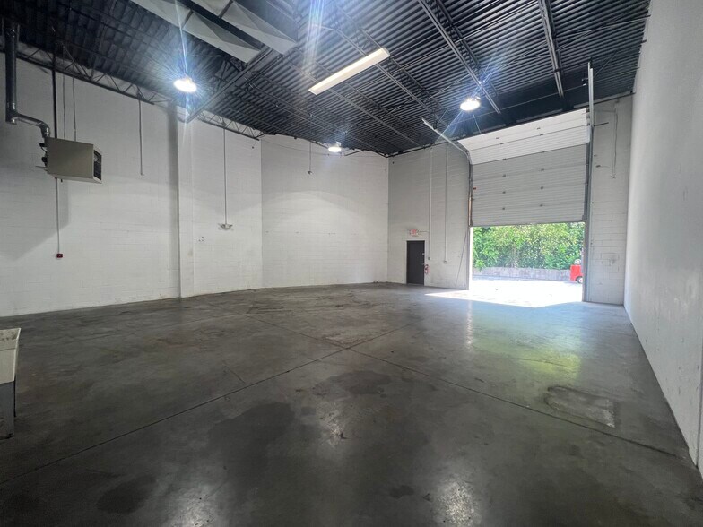 More Photos Of 900 W Blenheim Ave, Blackwood Flex For Lease