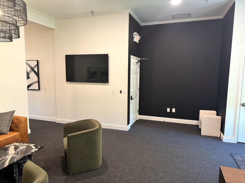 More Photos Of 311 S Royal Oaks Blvd, Franklin Medical For Sale