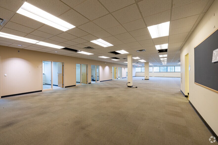 More Photos Of 645 Martinsville Rd, Bernards Township Office For Sale