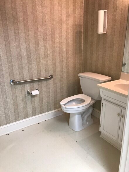 More Photos Of 115 Samaritan Dr, Cumming Medical For Lease