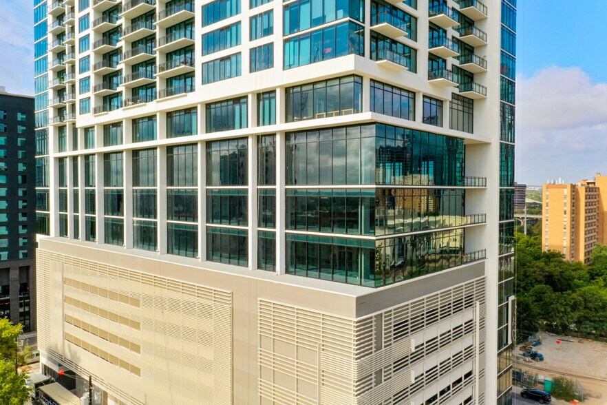 More Photos Of 91 Red River St, Austin Apartments For Lease