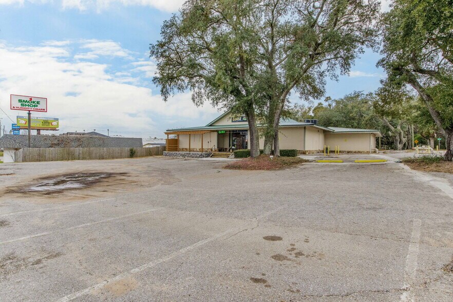 More Photos Of 131 New Warrington Rd, Pensacola Restaurant For Sale