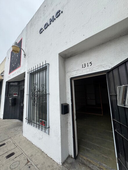 More Photos Of 1313-1317 E Compton Blvd, Compton Storefront For Lease