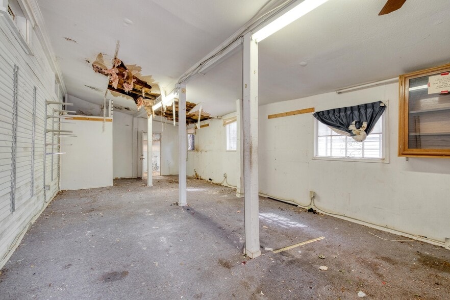 More Photos Of 911 E 6th St, Austin Freestanding For Sale