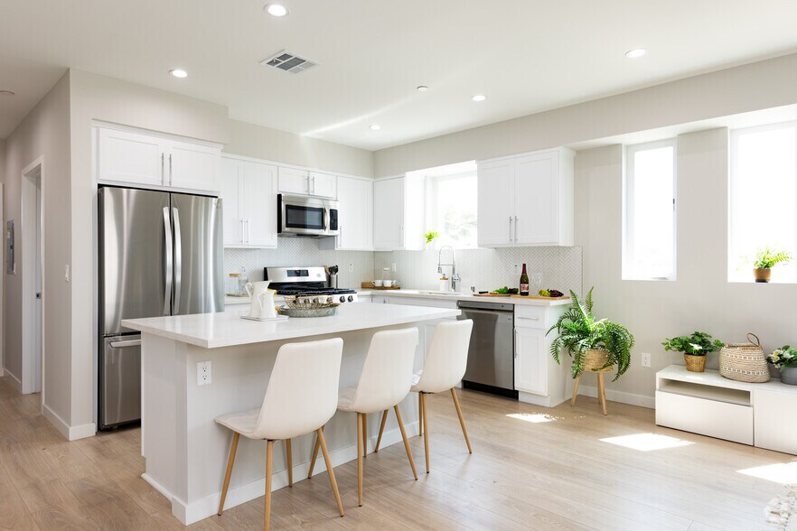 More Photos Of 2234 Crenshaw Blvd, Los Angeles Apartments For Sale