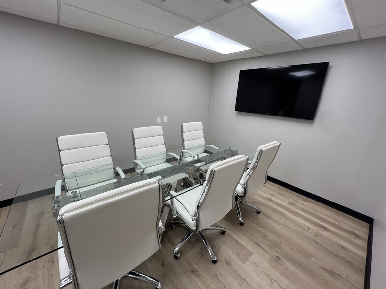 More Photos Of 20902 Mack Ave, Grosse Pointe Office For Lease