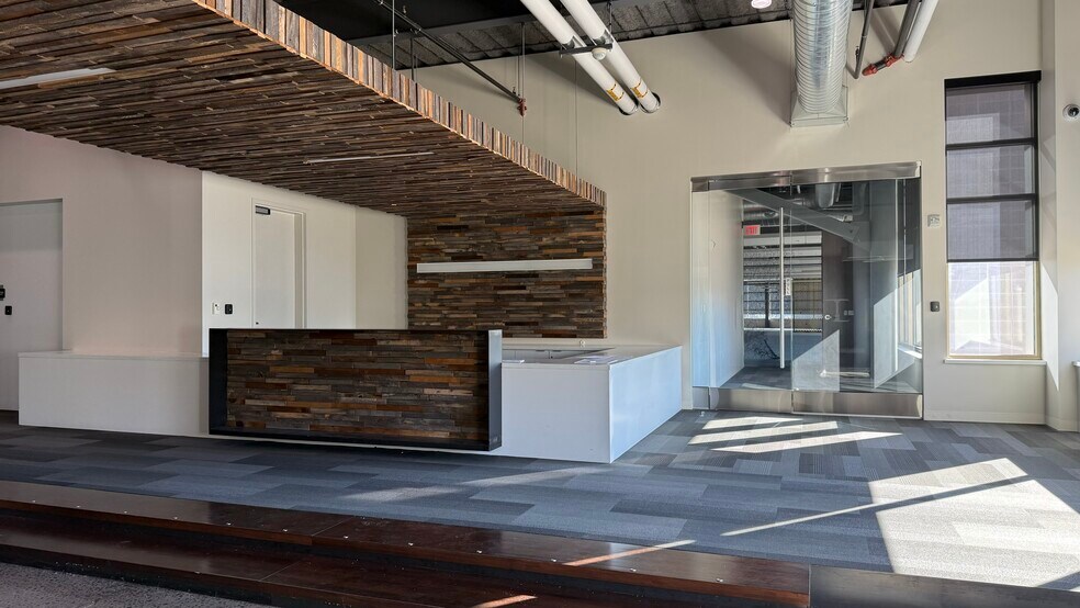 More Photos Of 801 S 60th St, West Allis Office For Lease