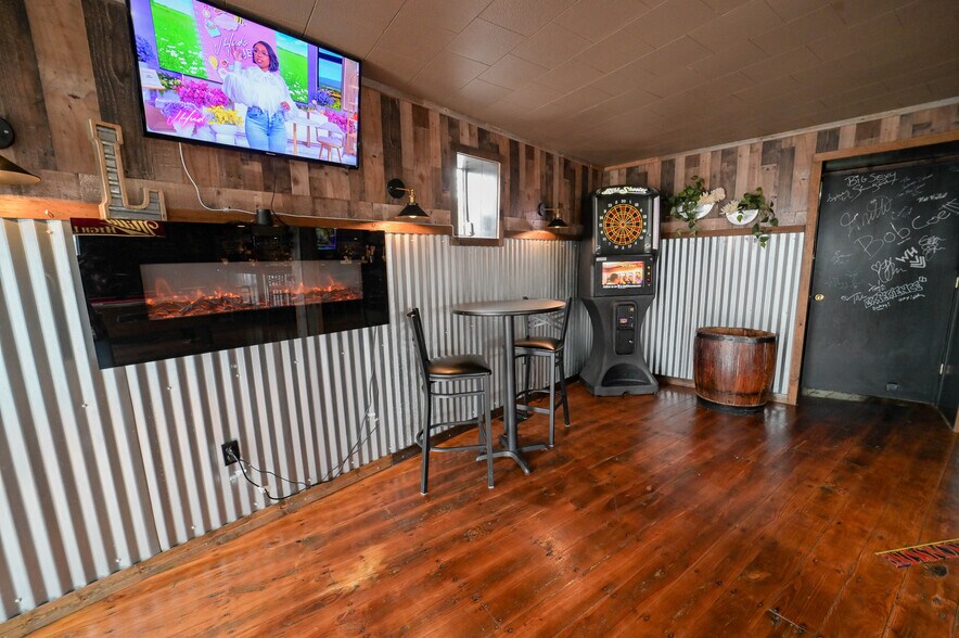 More Photos Of 157 Whitesboro St, Yorkville Storefront For Sale