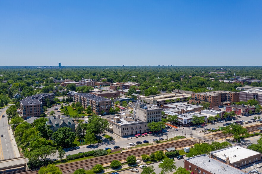 More Photos Of 105 S York St, Elmhurst Office For Lease
