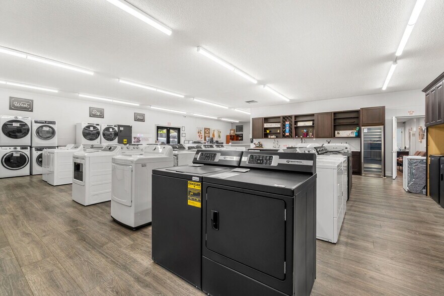 More Photos Of 341 Harris St, Eureka Storefront For Sale