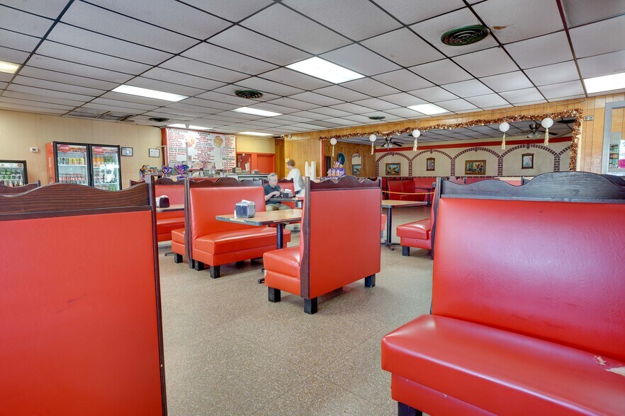 More Photos Of 411 National Hwy, Thomasville Hotel For Sale