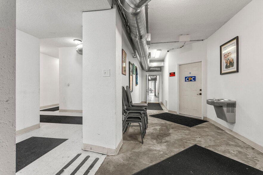 More Photos Of 2038 W Broadway Ave, Minneapolis Storefront For Sale