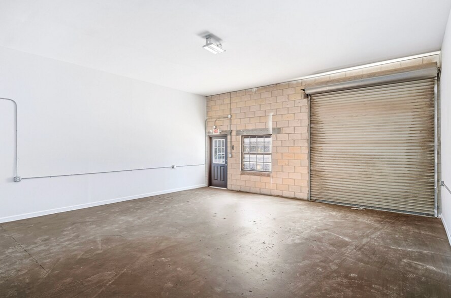 More Photos Of 902 S Leavitt Ave, Orange City Warehouse For Lease