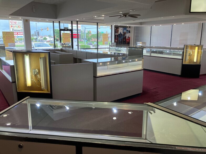 More Photos Of 10031 E 71st St, Tulsa Unknown For Lease