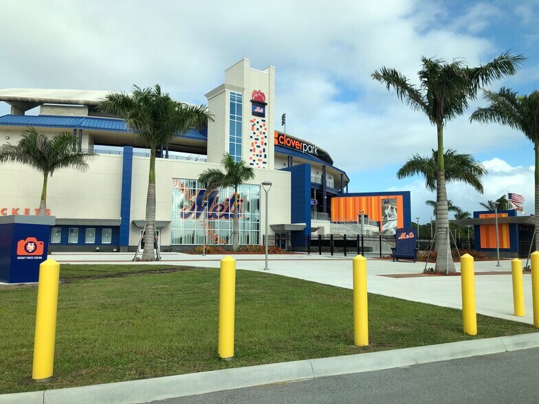 More Photos Of 1500 N Courtyard Cir, Port Saint Lucie Restaurant For Lease