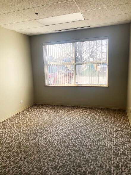 More Photos Of 3483-3491 Swenson Ave, St Charles Warehouse For Lease