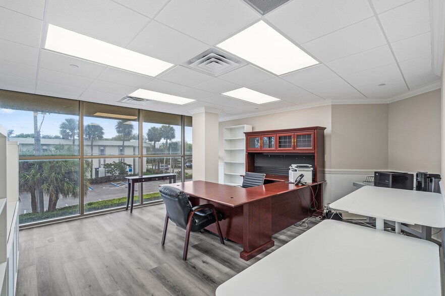 More Photos Of 631 US Highway 1, North Palm Beach Office For Sale