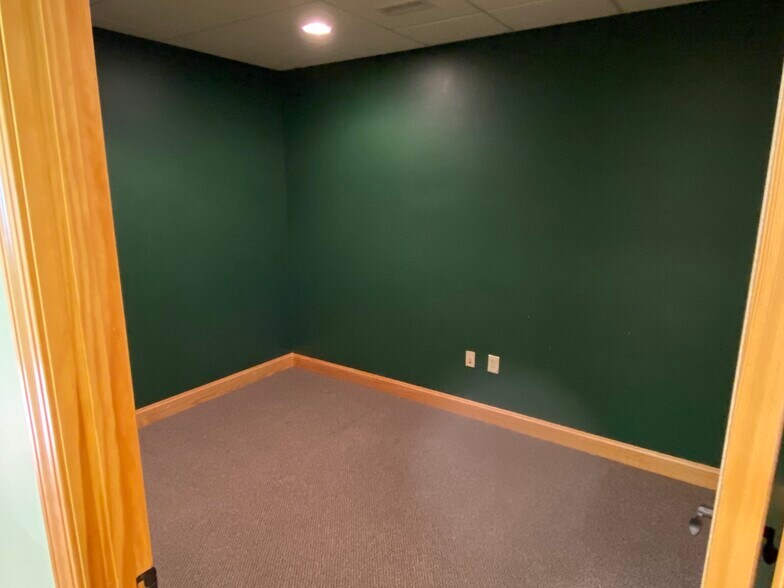 More Photos Of 717 Greenway Rd, Boone Medical For Lease