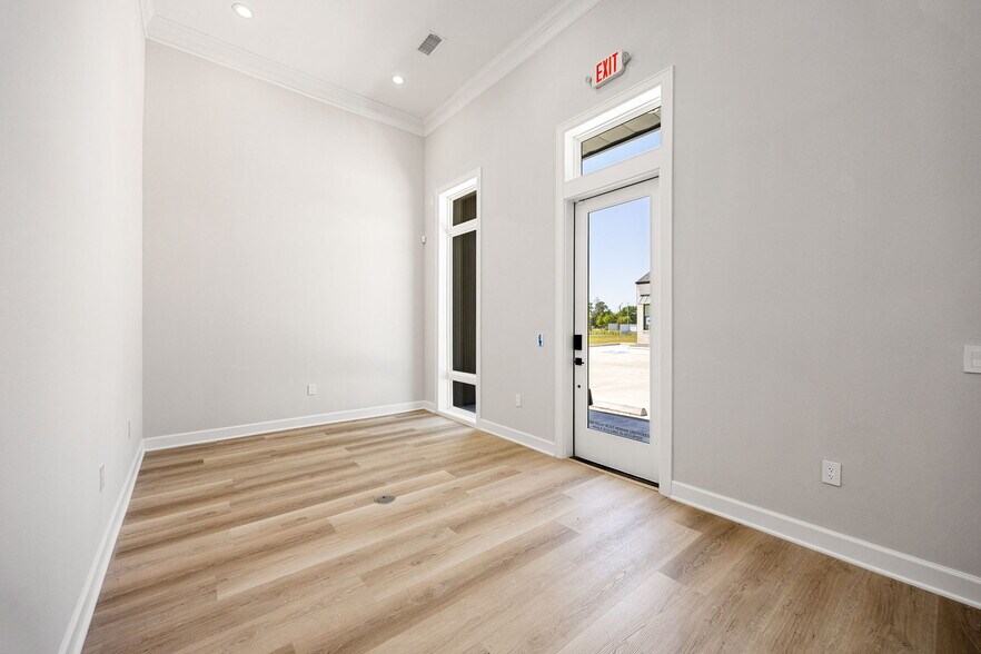More Photos Of 1325 Main Street, Katy Medical For Sale