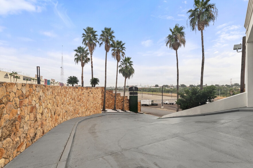 More Photos Of 1 S Main Ave, Laredo Hotel For Sale