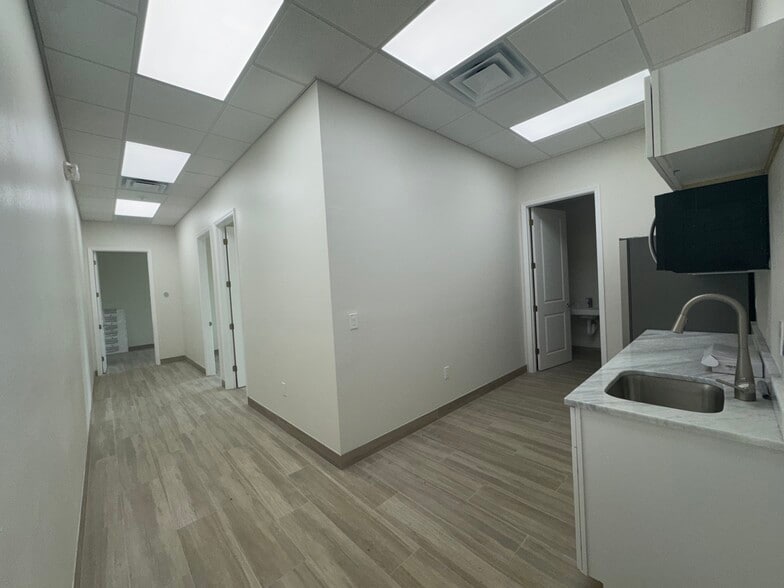 More Photos Of 121 Gretchen Ave S, Lehigh Acres Warehouse For Lease