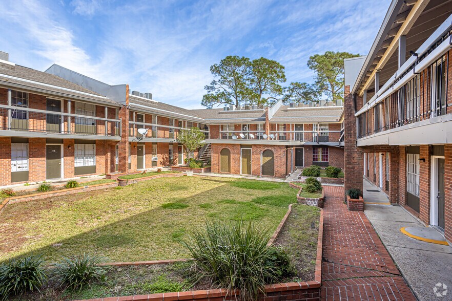 More Photos Of 4021 Hessmer Ave, Metairie Apartments For Sale