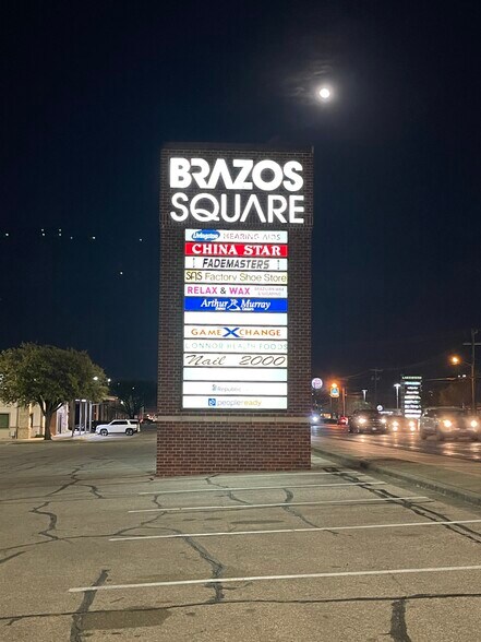 More Photos Of 1411 N Valley Mills Dr, Waco Unknown For Lease