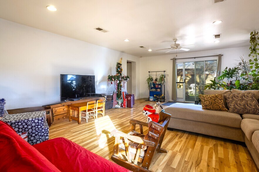 More Photos Of 9006 Woodland Ave NE, Albuquerque Specialty For Sale