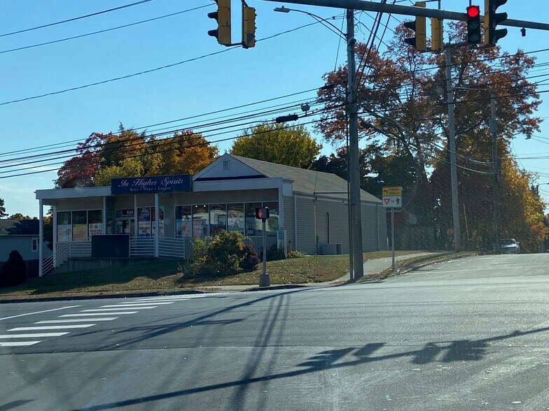 More Photos Of 525 Tunxis Hill Rd, Fairfield Freestanding For Sale