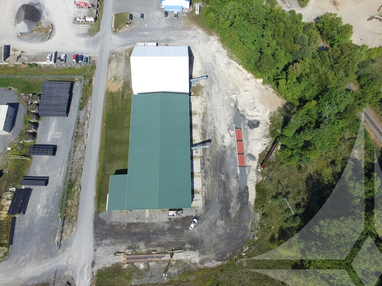 More Photos Of 255 S Plant St, Morgantown Distribution For Lease