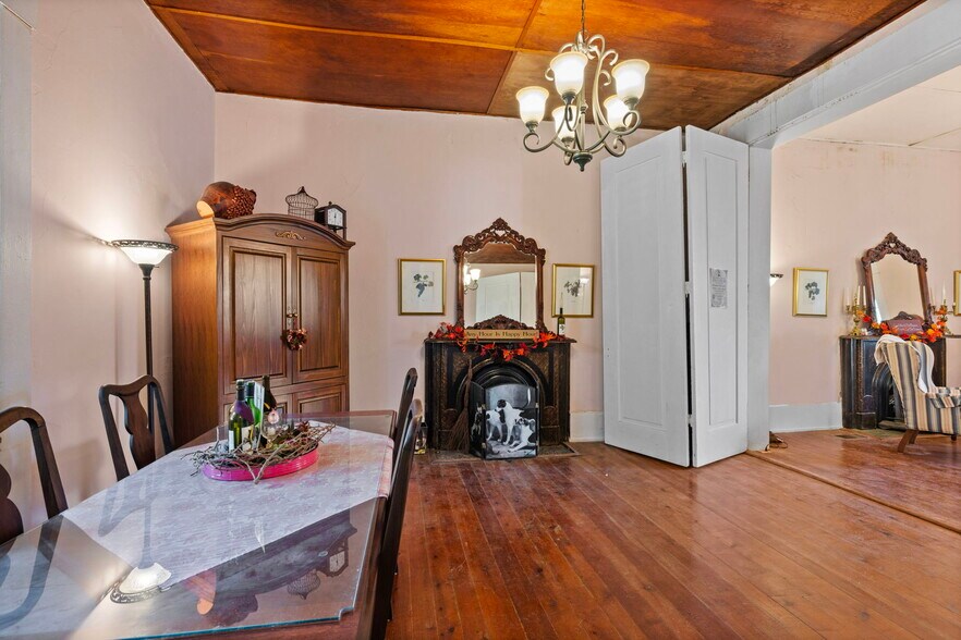 More Photos Of 4465 W Augusta Chatham Rd, Augusta Winery Vineyard For Sale