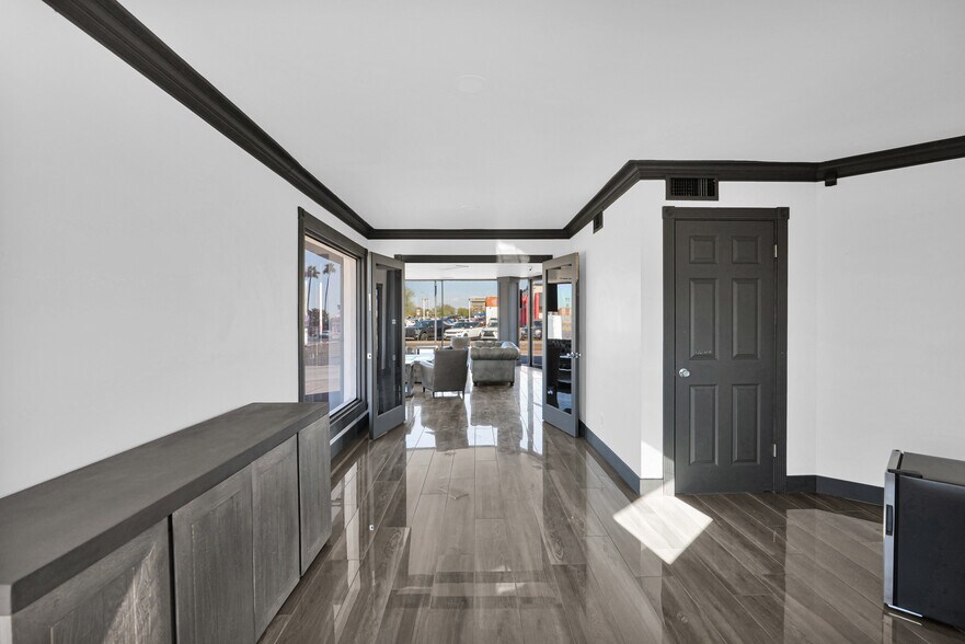 More Photos Of 925 N Scottsdale Rd, Scottsdale Freestanding For Lease
