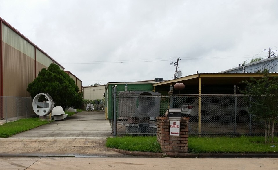 More Photos Of 9227 Alberene Dr, Houston Unknown For Lease