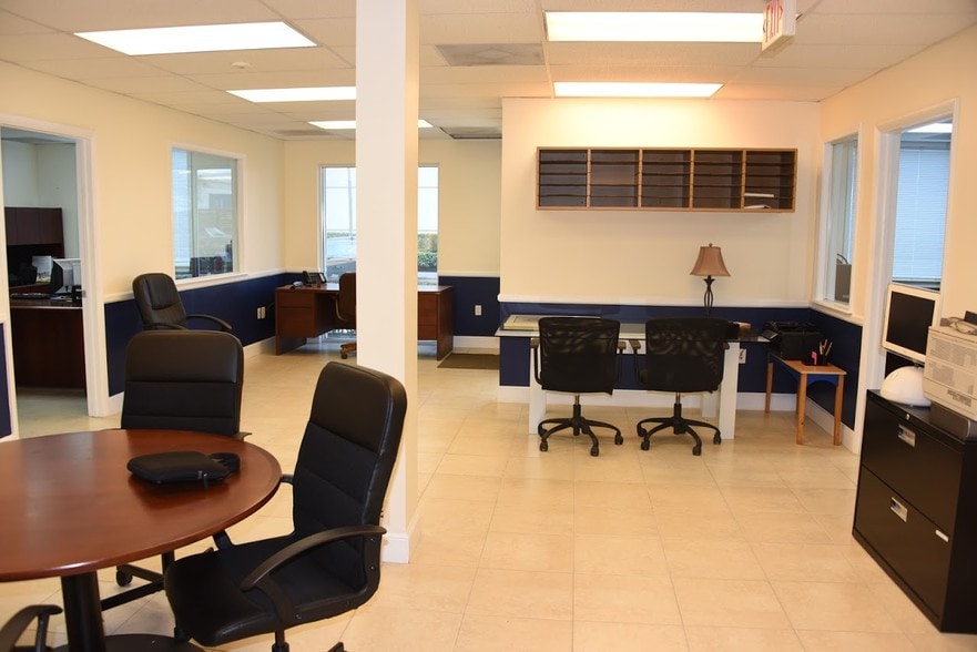 More Photos Of 1011-1039 NW 31st Ave, Pompano Beach Manufacturing For Lease