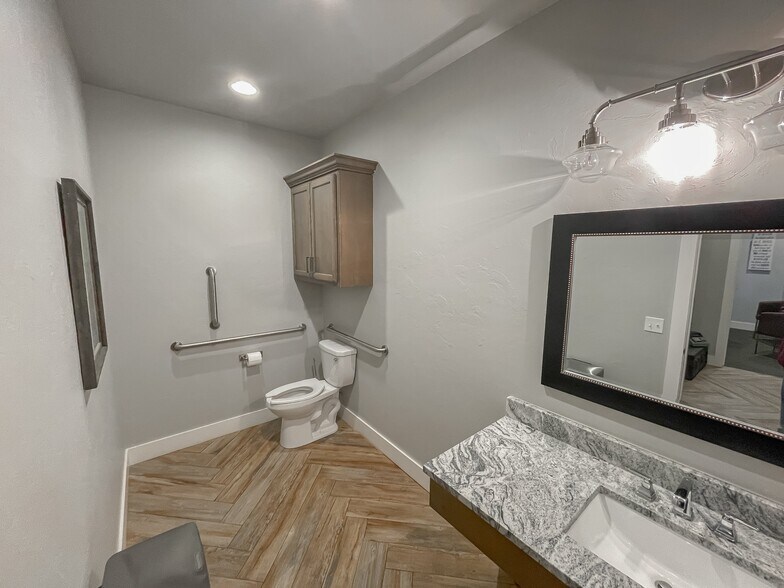 More Photos Of 9808 S Sunnylane Rd, Moore Office For Sale