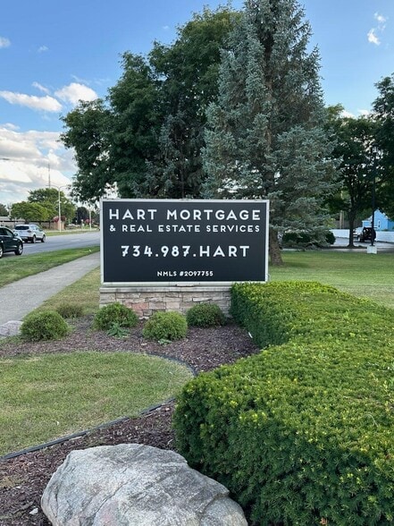 More Photos Of 15619 Farmington Rd, Livonia Office For Lease