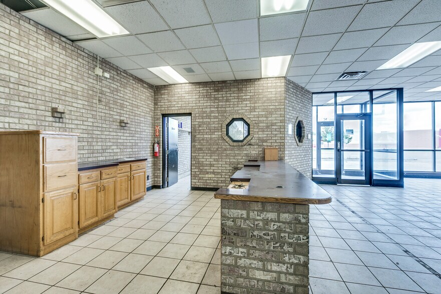 More Photos Of 5500 W Broadway Ave, Minneapolis Storefront Retail Office For Sale