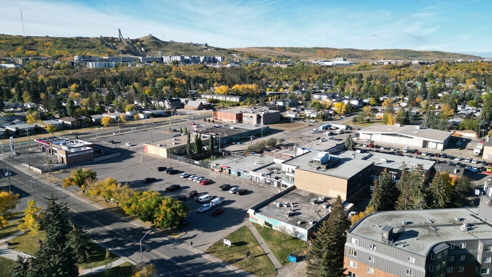 More Photos Of 68-7930 Bowness Rd NW, Calgary Storefront For Lease