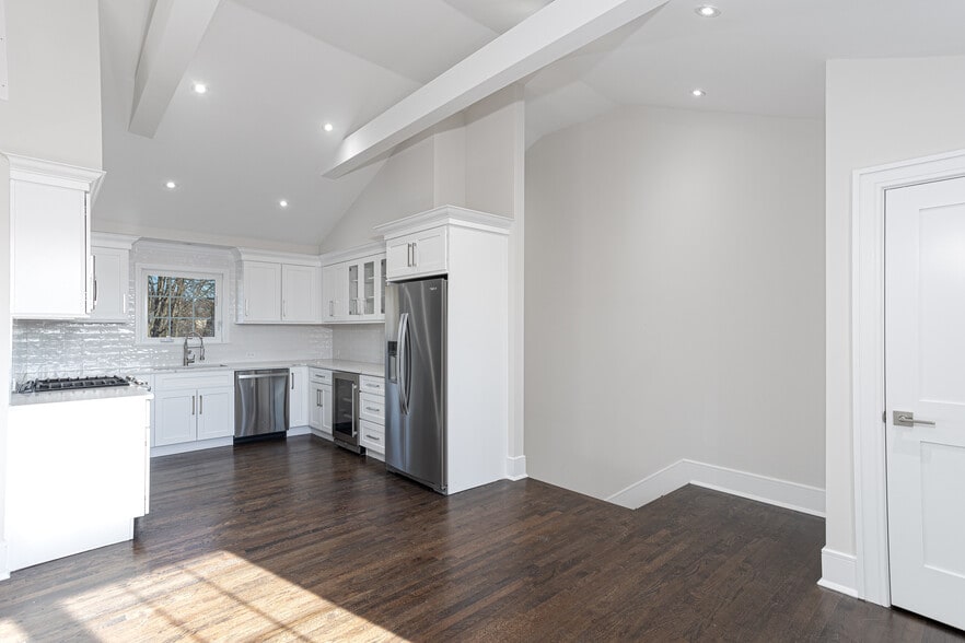 More Photos Of 42 Poe Ct, Fairfield Apartments For Sale