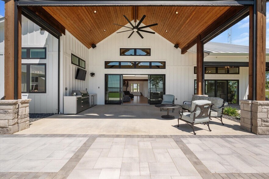 More Photos Of 121 Elm, Kerens Lodge Meeting Hall For Sale