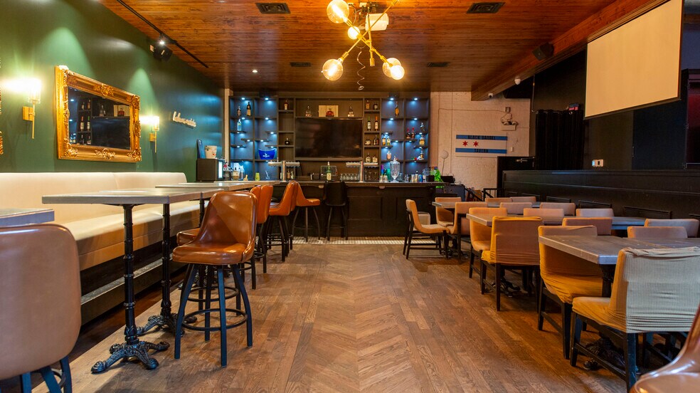 More Photos Of 455 W North Ave, Chicago Restaurant For Lease