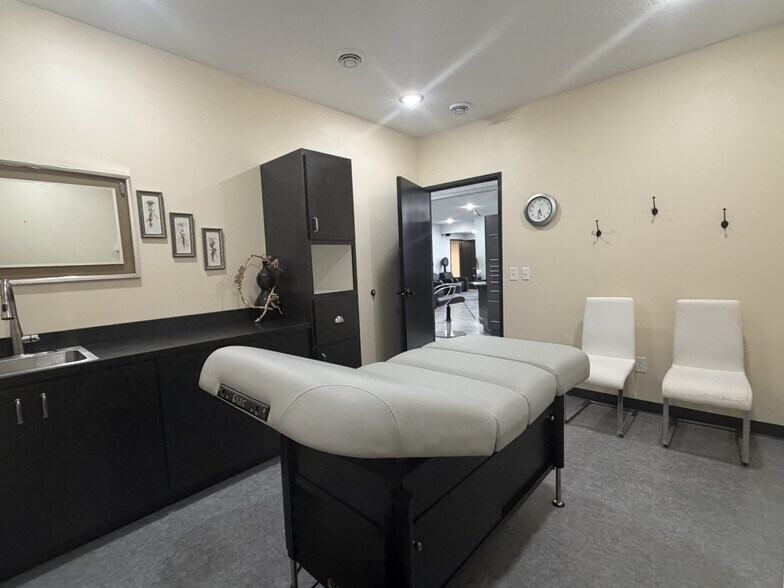 More Photos Of 615 Smith St, Clearwater Freestanding For Sale