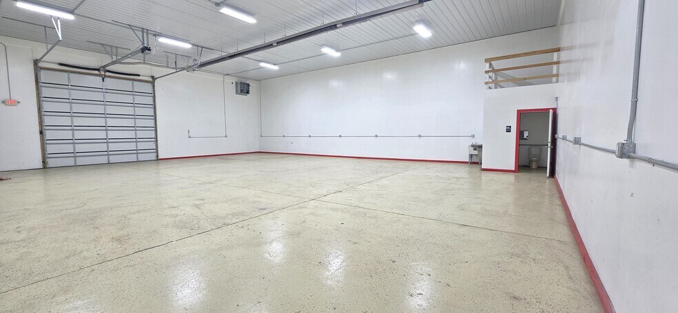 More Photos Of 66525 S Forest Ave, Lenox Township Warehouse For Lease